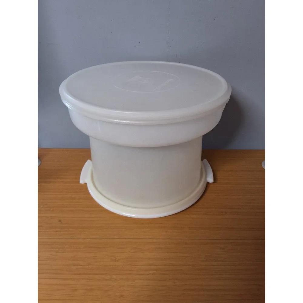 Vintage Pair Of Tupperware, Cake & Pie/Cookie Carrier. Lot Of 2!